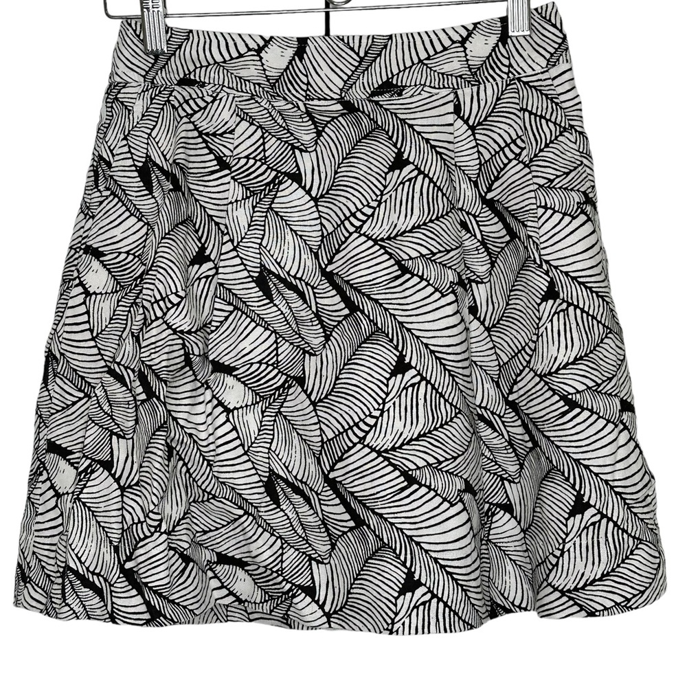 Loft petite a-line black and white abstract pattern skirt.